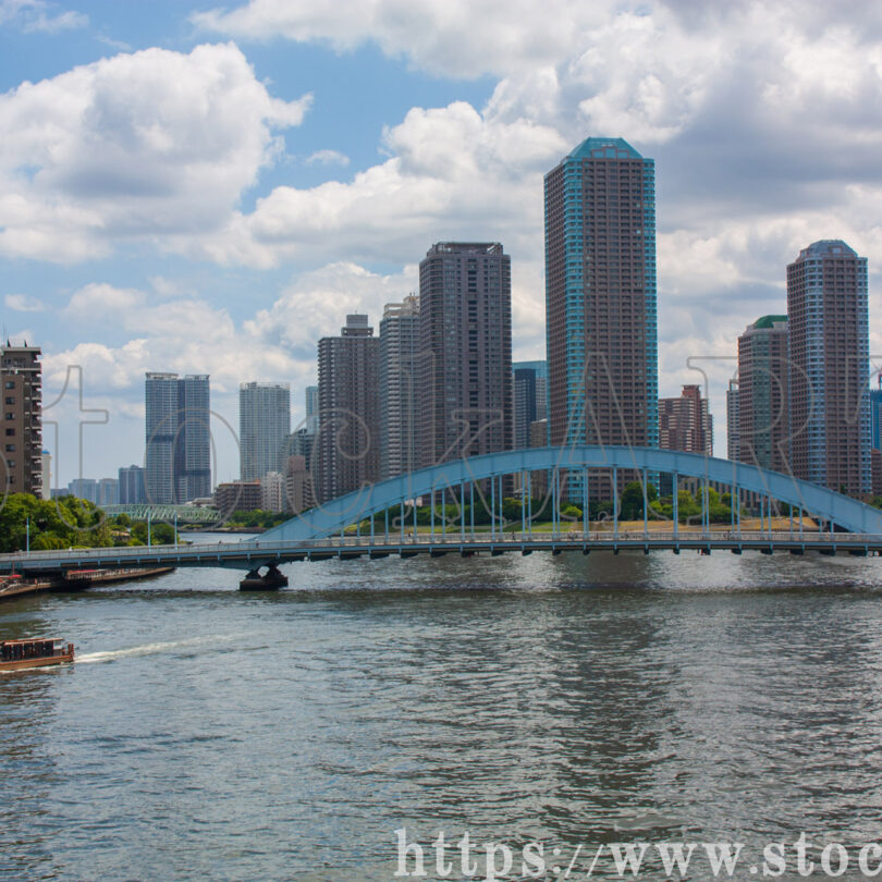 永代橋とリバーシティ21 2022 隅田川